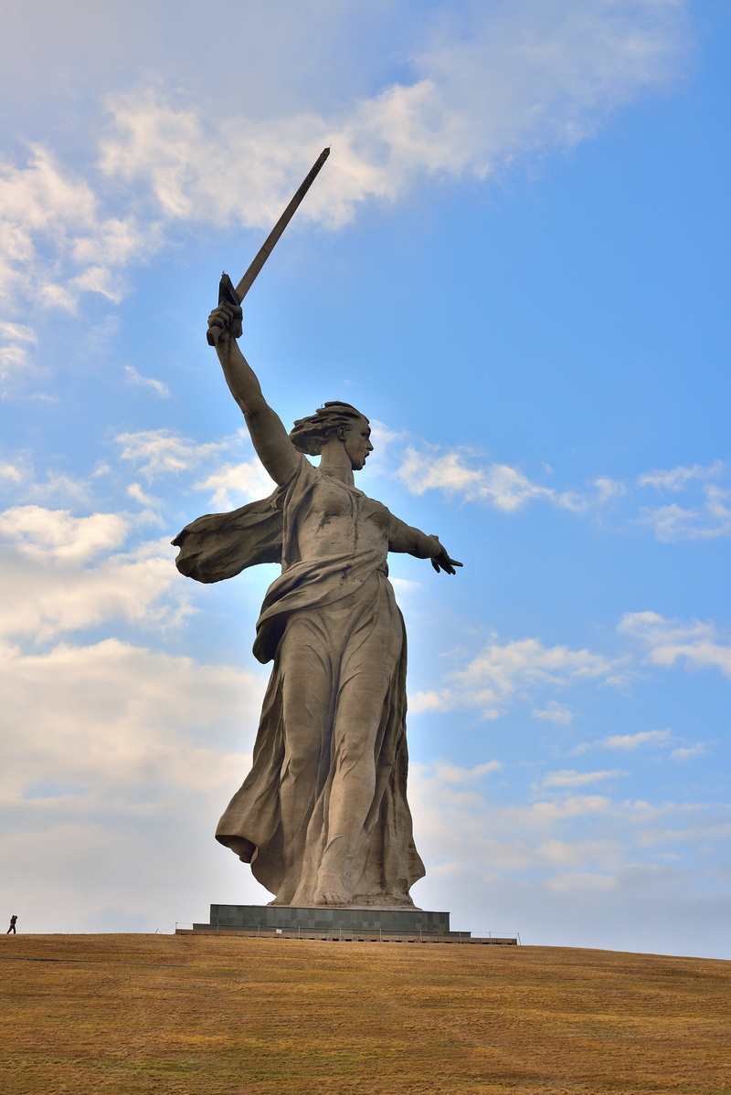 stalingrad metro station, land, 5K, architecture, sky, creativity, memorial, craft, no people, monument, male likeness, art and craft, volgograd, field