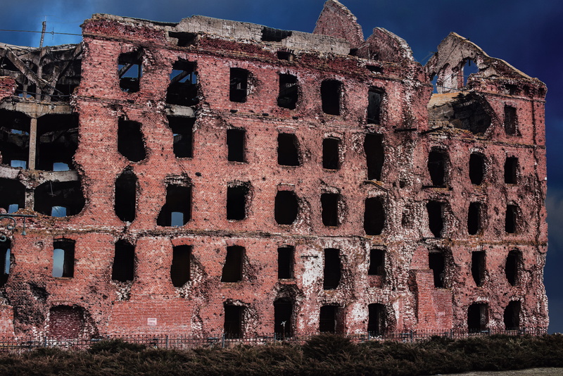 obsolete, built structure, pavlovs house, 5K, run-down, deterioration, low angle view, building, demolished, old, nature, history, volgograd, stalingrad metro station