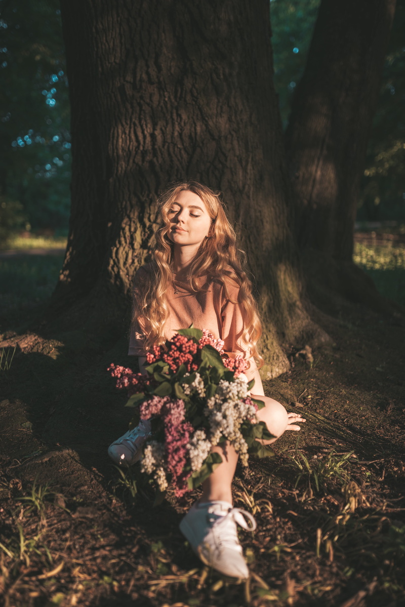 sitting, 5K, looking, beautiful woman, photoshoot, closed eyes, leaf, women, land, light, white, front view, one person, portrait, sitting down, pink