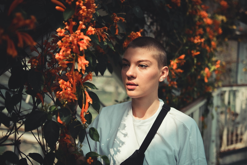 focus on foreground, headshot, looking away, real people, adult, tree, plant, leaf, group, portrait, orange, leisure activity, young adult, teenager, neck