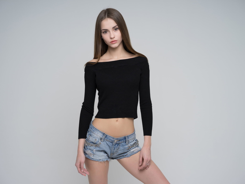 hot pants, jean shorts, young adult, lifestyles, shorts, brown eyes, portrait, simple background, hairstyle, Alexander Plonsky, cut out, straight hair