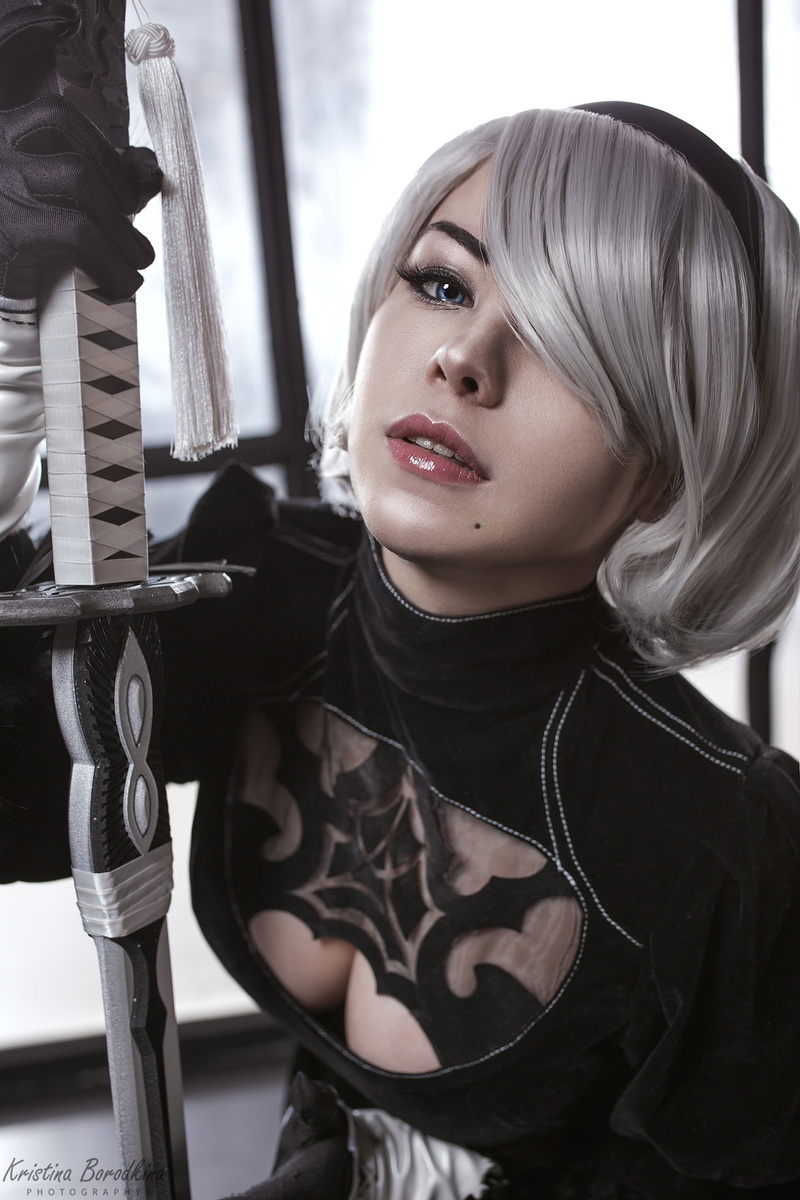open mouth, hair accessories, black clothing, Nier: Automata, short hair, looking at viewer, lip gloss, 1080P, Kristina Borodkina, gloves, portrait, depth of field