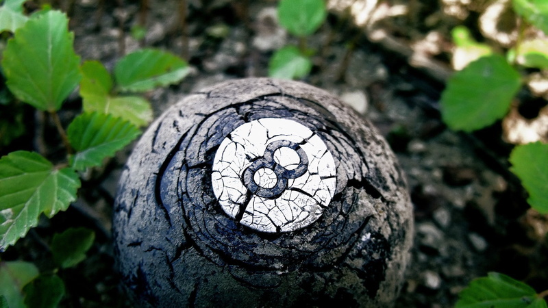 metal, land, white, trunk, black, plant, focus on foreground, 1080P, textured, tree, tool, high angle view, selective focus, pattern, day, leaf, outdoors
