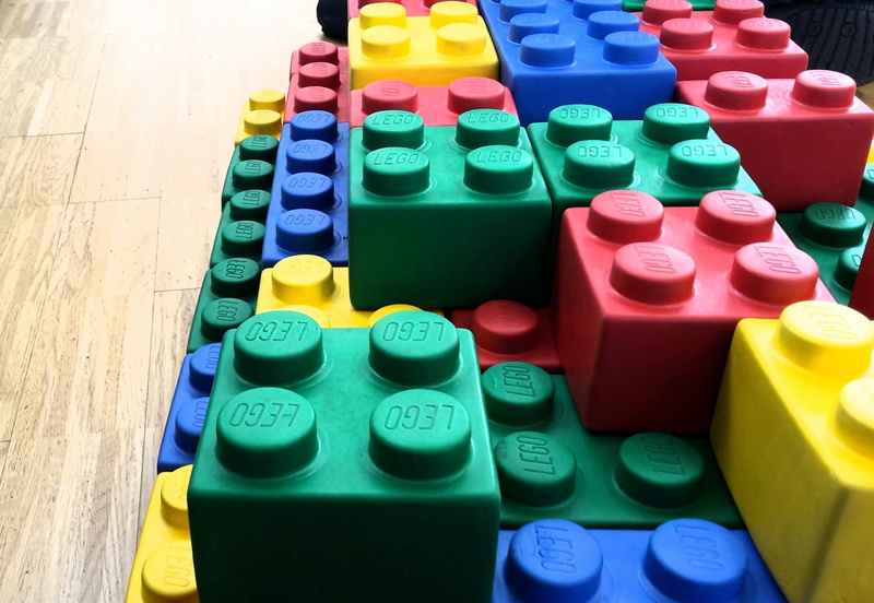 high angle view, 2K, education, toy, assorted, container, still life, choice, table, learning, no people, abundance, indoors, lot, color, Building Blocks
