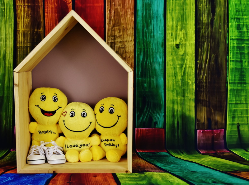 happiness, 5K, emotion, emoticon, representation, happy, green color, Laugh, wood - material, smiley, table, anthropomorphic smiley face, no people, human representation