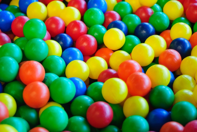 unhealthy eating, lot, 4K, indoors, ball pit, yellow, sweet, balls, blue, large group of objects, backgrounds, no people, red, color, temptation, high angle view