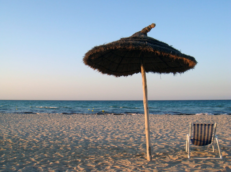 horizon, tropical Climate, tourist Resort, umbrella, shade tree, Wave, body, Sand, clear sky, sand, tranquility, outdoors, travel, relaxation, beaches