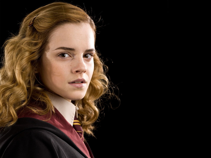 black background, blonde, wavy hair, brown eyes, Harry Potter, Hermione Granger, long hair, Emma Watson, 2K, looking at viewer, women