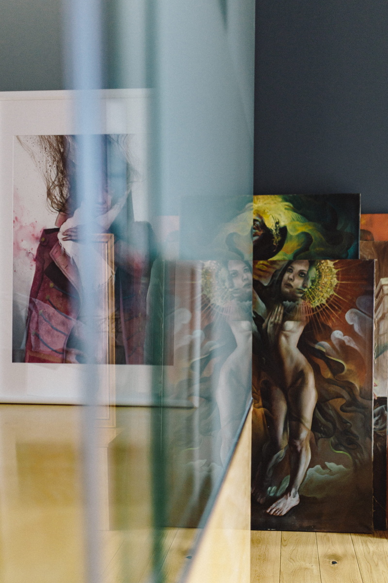 people, loft apartment, representation, apartment, no people, glass - material, indoors, creativity, reflection, 4K, interior, mammal, art, room, window