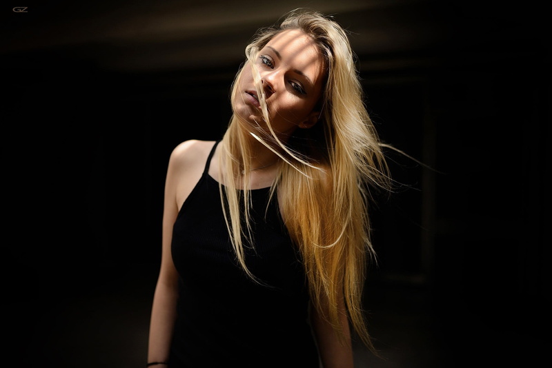 blond hair, 1080P, indoors, blonde, black background, front view, human hair, beauty, adult, long hair, Giovanni Zacche, portrait, young adult, beautiful woman