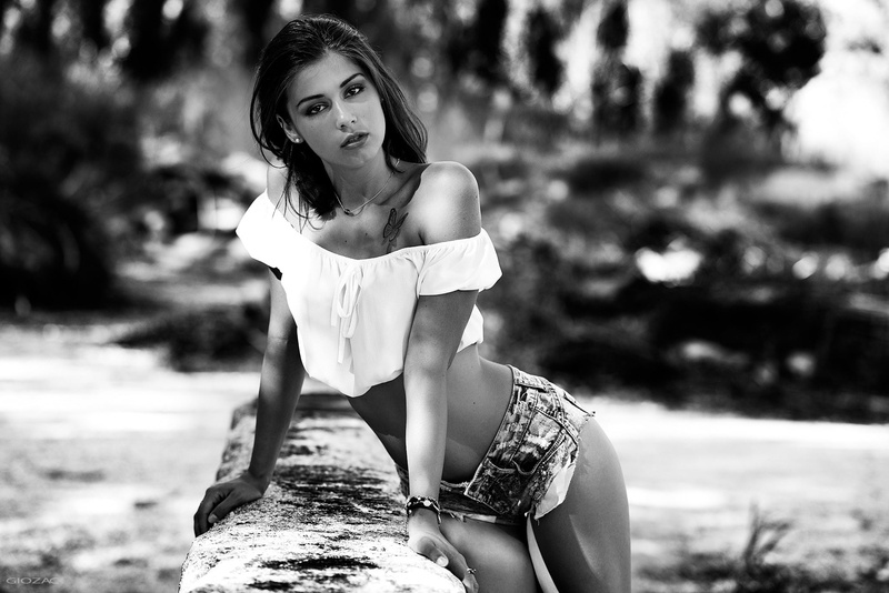 tree, one person, 1080P, pose, fashion, topic, shorts, black and white, hairstyle, focus on foreground, looking at camera, makeup, outdoors, leisure activity