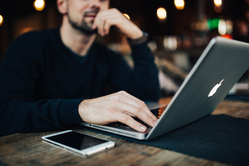 man, macbook pro, only Men, business, using Laptop, connection, Entrepreneur, male, internet, Cafe, one Man Only, businessman, designer, busy, casual Clothing
