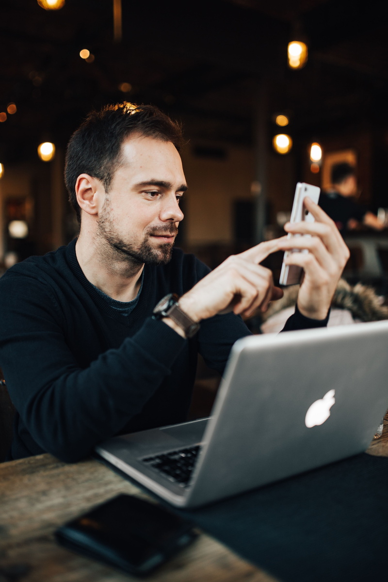 one Man Only, casual, alone, workplace, portable information device, male, designer, surfing the Net, real people, businessman, Modern, cheerful, caucasian Ethnicity