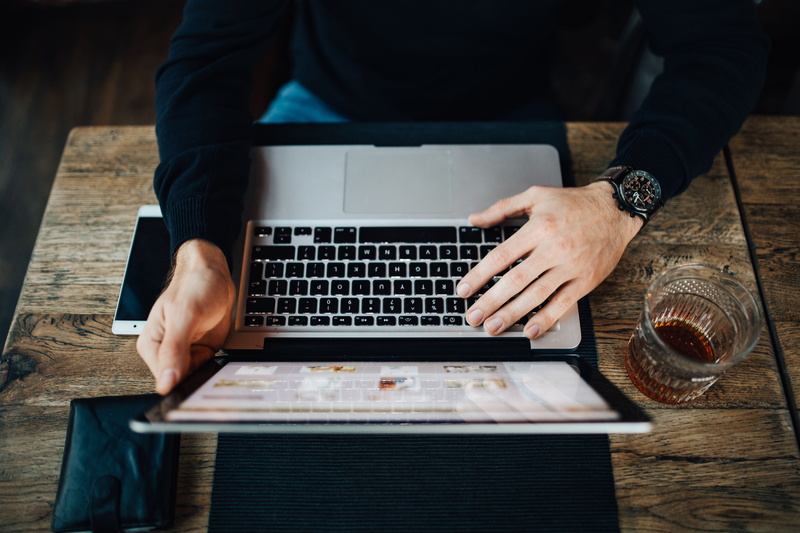 Modern, people, technology, Entrepreneur, keyboard, working, busy, restaurant, macbook pro, portable information device, 5K, casual, businessman, macbook
