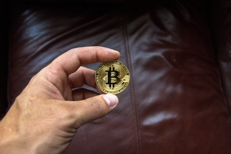 holding, body part, banking, hand, money, electronic, computer, currency, cryptocurrency, cryptography, gpu, finger, wealth, digital, finance, bank, financial