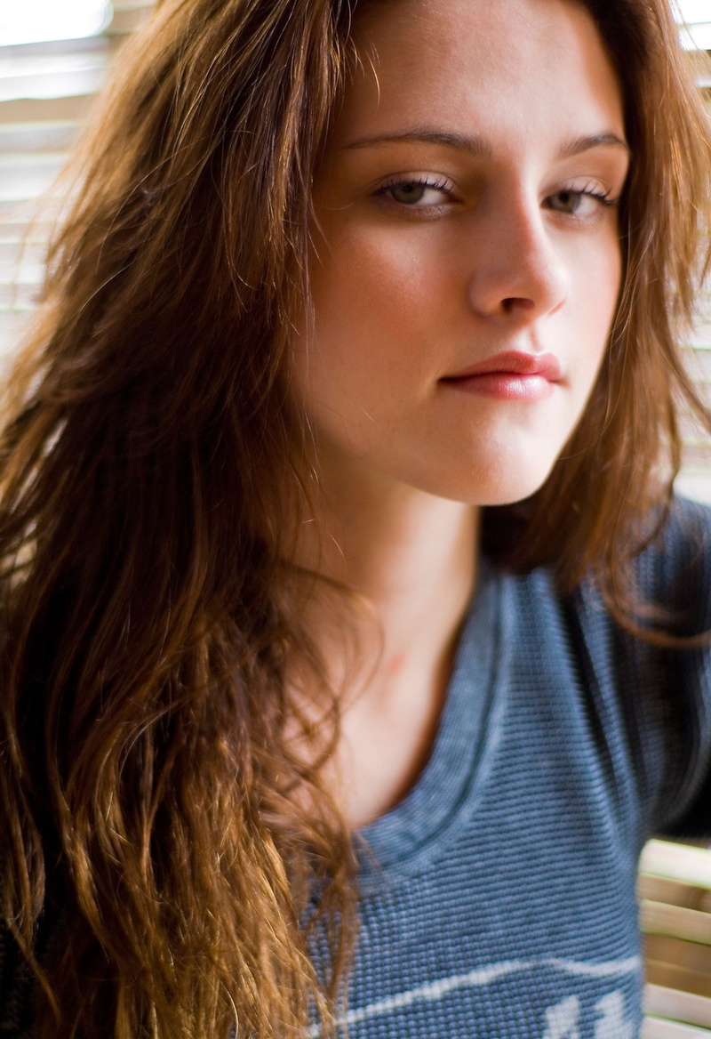 human hair, 2K, body part, Kristen Stewart, hair, depression - sadness, looking at viewer, looking, headshot, beautiful woman, long hair, teenager, beauty