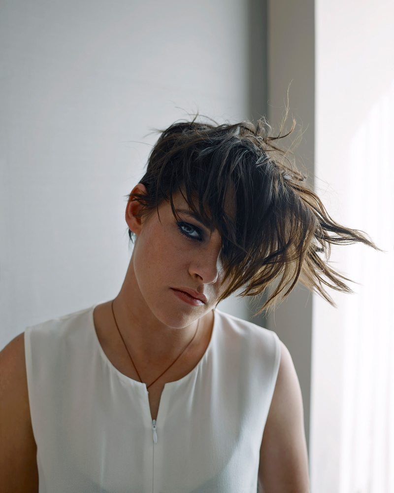 close-up, beautiful woman, young adult, headshot, tomboys, hair, front view, brown hair, casual clothing, indoors, 1080P, short hair, actress, contemplation