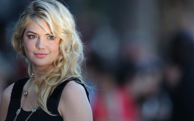 women, young adult, young women, kate, hd, focus on foreground, wavy hair, smiling, blond hair, headshot, hairstyle, side view, confidence