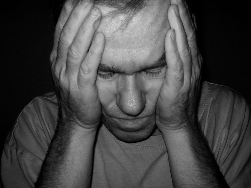 heart, sadness, black background, depression, ernst, studio shot, emotions, aggression, crew-neck, headache, adult, loneliness, crew, pain, men, face, emotion