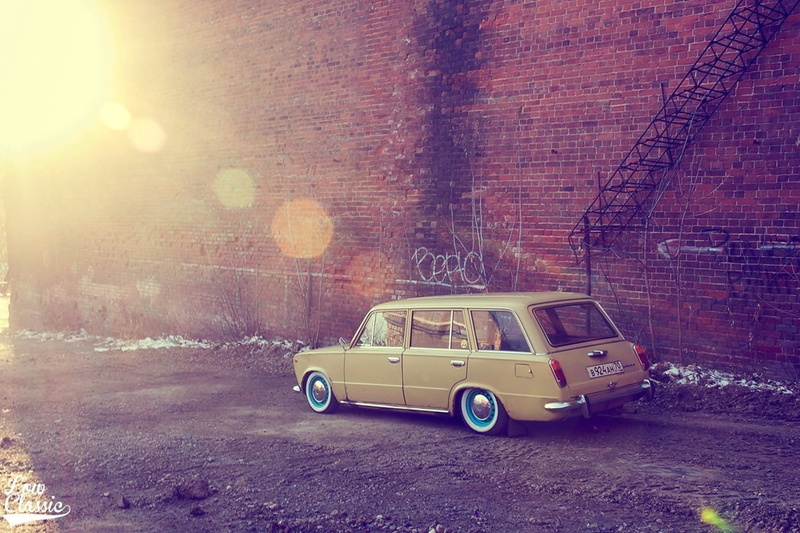 dirty, 2102, low classic, old-fashioned, vintage car, architecture, rear-View Mirror, headlight, built structure, VAZ, no People, 1080P, city, wagon, urban Scene