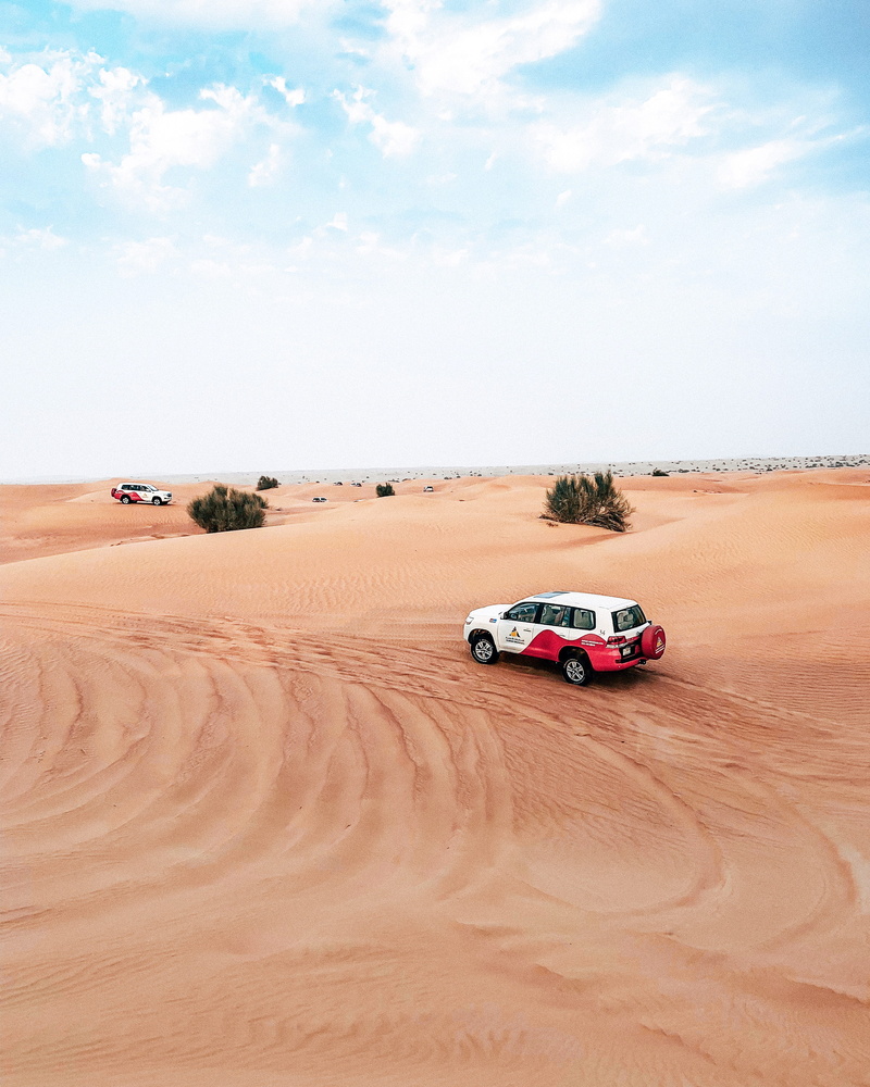 land, automobile, horizon, non-urban scene, beauty in nature, 4x4, land vehicle, sports utility vehicle, dubai desert, sand dune, 2K, scenery, dune, landscape