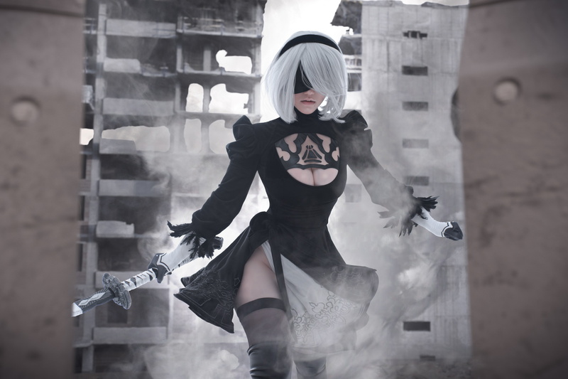 5K, 2B (Nier: Automata), cosplay, model, mask, white hair, sword, short hair, weapon, women, Lada Lyumos, thigh-highs, 2B, video game characters, video games