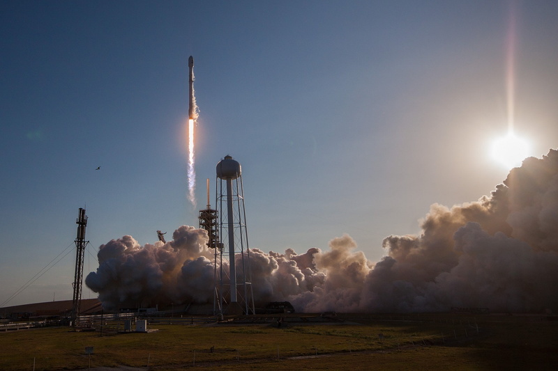 sun, rocket, emitting, lens flare, 1080P, smoke, technology, industry, day, building exterior, SpaceX, smoke stack, outdoors, sun rays, nature, air pollution