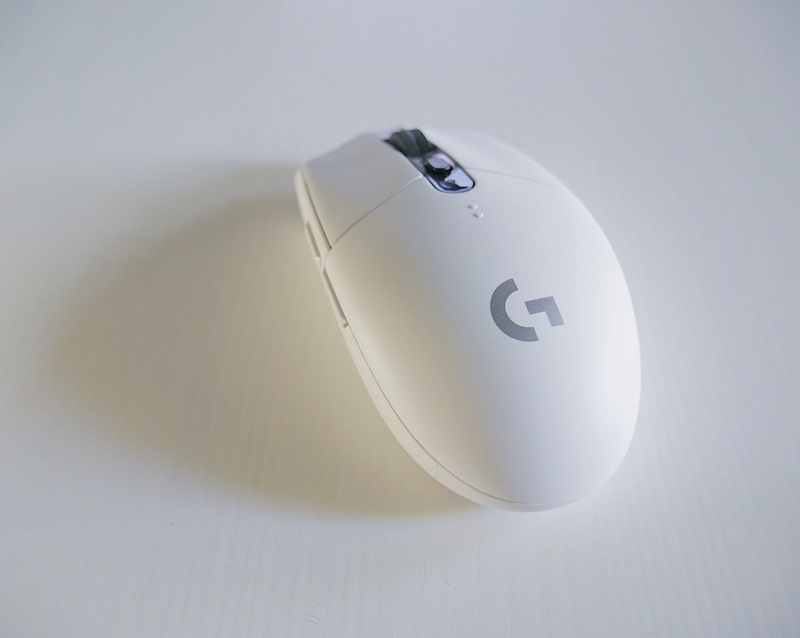 g, white color, 4K, technology, savings, mouse, no people, still life, communication, surface, white, computer mouse, close-up, computer equipment, studio shot