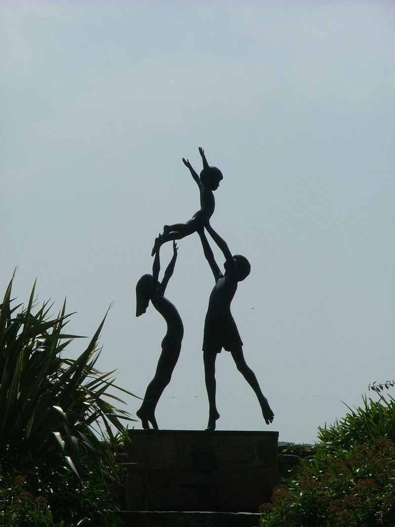 abbey gardens, silhouette, plant, 1080P, outdoors, two people, children, clear sky, scilly isles, day, leisure activity, tresco, lifestyles, full length