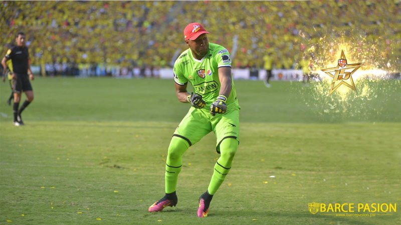 motion, Ecuador, team sport, green color, sport, nature, people, running, Barcelona SC, men, child, focus on foreground, Banguera, real people, soccer