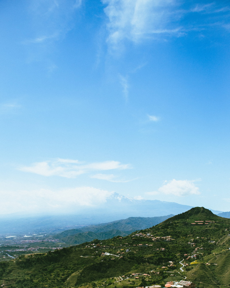 sky, landscape, spring, 4K, grass, plateau, countryside, canon, outdoors, beauty in nature, idyllic, italy, tranquil scene, sunlight, mountain range, environment