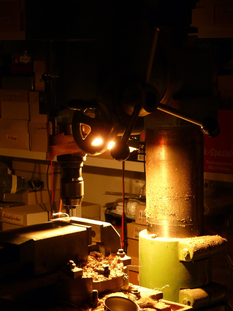 metal, equipment, heat - temperature, factory, machine part, no people, chips, tool, 2K, machinery, Drill, vice, Milling Machine, glowing, industrial equipment
