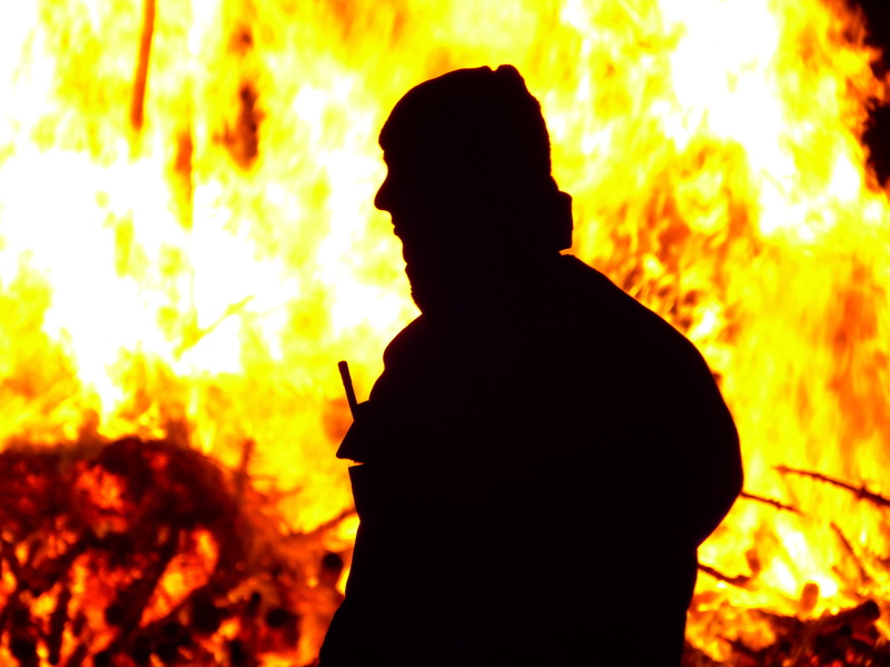 orange Color, sign, silhouette, Heat, fire, men, outline, radio, danger, 4K, smoke - Physical Structure, inferno, nature, real people, communication, Burn