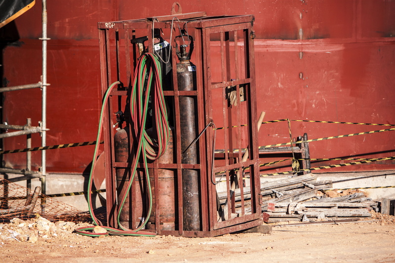 sunlight, 4K, pipe - tube, built structure, metal, torch, industrial, factory, rusty, iron - metal, fuel, equipment, day, steel, red, production, gas