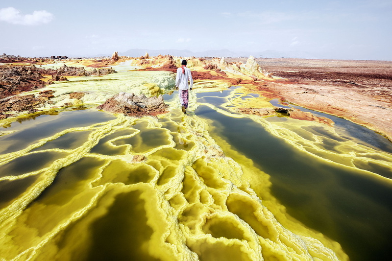 land, full length, 1080P, sky, one person, landscape, Ethiopia, sunlight, tranquil scene, holiday, sulphur, desert, real people, arid climate, men, nature