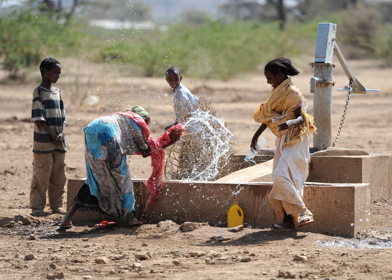 lifestyles, cleaning, working, four, 1080P, outside, women, boys, motion, splashing, men, outdoors, playing, well, ethiopia, person, nature, full length