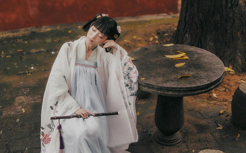 traditional clothing, religion, focus on foreground, one person, music, hairstyle, hanfu, day, young women, nature, 1080P, holding, adult, women, clothing