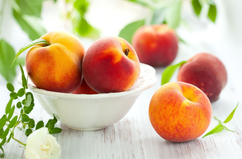 wood - Material, summer, 2K, bowl, green Color, table, organic, red, indoors, focus on foreground, vitamin, dieting, yellow, nectarine, agriculture, peaches