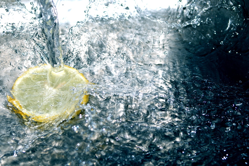 outdoors, white, close-up, fruit, 2K, sliced, peripheral, swimming pool, splashing, nature, clear, spatter, bubbles, creative, water, refreshment, yellow
