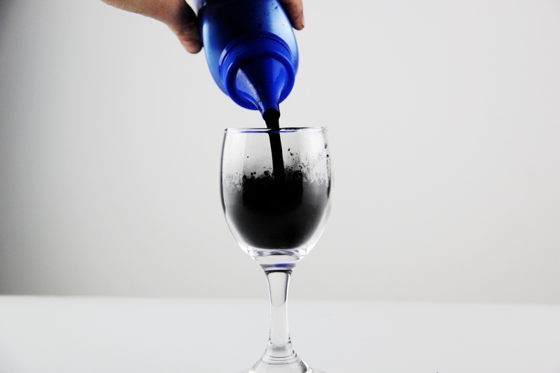 drink, flow, real people, pigment, 2K, refreshment, pouring, goblet, hand, holding, studio shot, white background, indoors, household equipment, wineglass