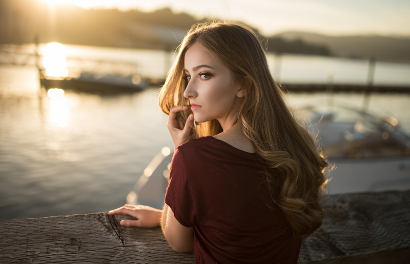 Mika Deneige, long hair, face, women, sea, 1080P, sunlight, looking away, boat, wavy hair, depth of field, water, Kyle Cong, women outdoors, sunset, blonde