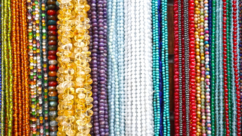 bead, for sale, pearl jewelry, side by side, 5K, necklace, market stall, textured, Jewelry, retail display, still life, market introduction, Props, retail