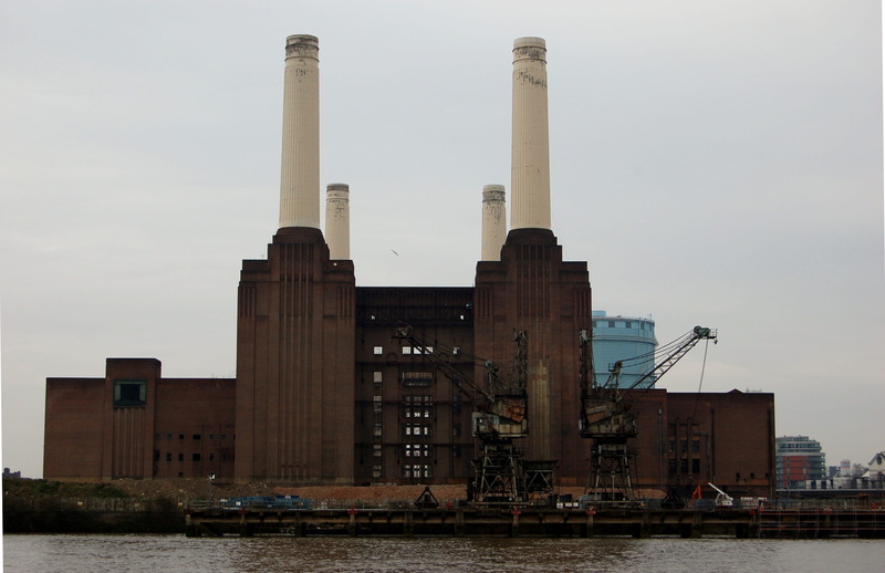 pollution, smoke stack, tall - high, low angle view, 2K, industry, no people, industrial district, fuel and power generation, landmark, city, factory
