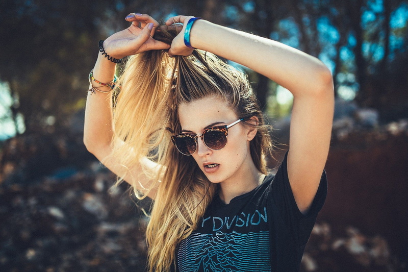 human arm, Lennart Bader, lifestyles, portrait, bracelets, human body part, fashion, T-shirt, blonde, beautiful woman, front view, glasses, standing, women