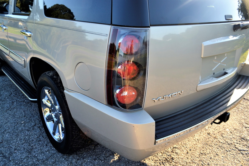 car door, close-up, tough, door, gmc yukon truck, beige, steel, dealer, 4K, day, rough, land vehicle, off, car, mode of transportation, big, red, wheel