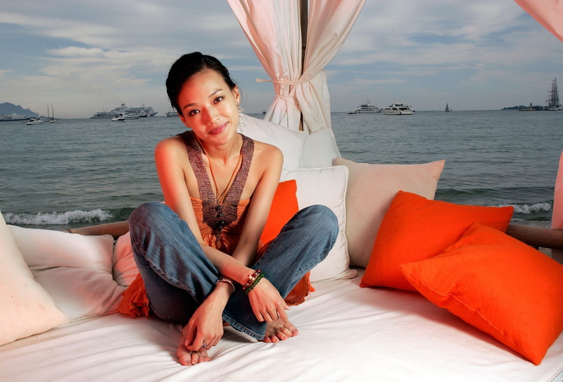 front view, full length, looking at camera, beauty in nature, sky, relaxation, young adult, young women, real people, casual clothing, water, sea, lifestyles