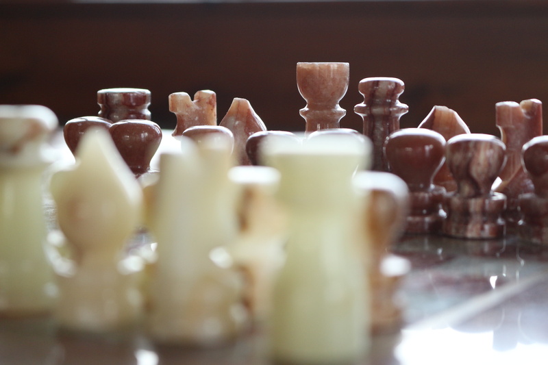 pawn, play, close-up, board game, 5K, board, no people, bottle, choice, collection, chessboard, pawn - chess piece, repetition, ceramics, challenge, move