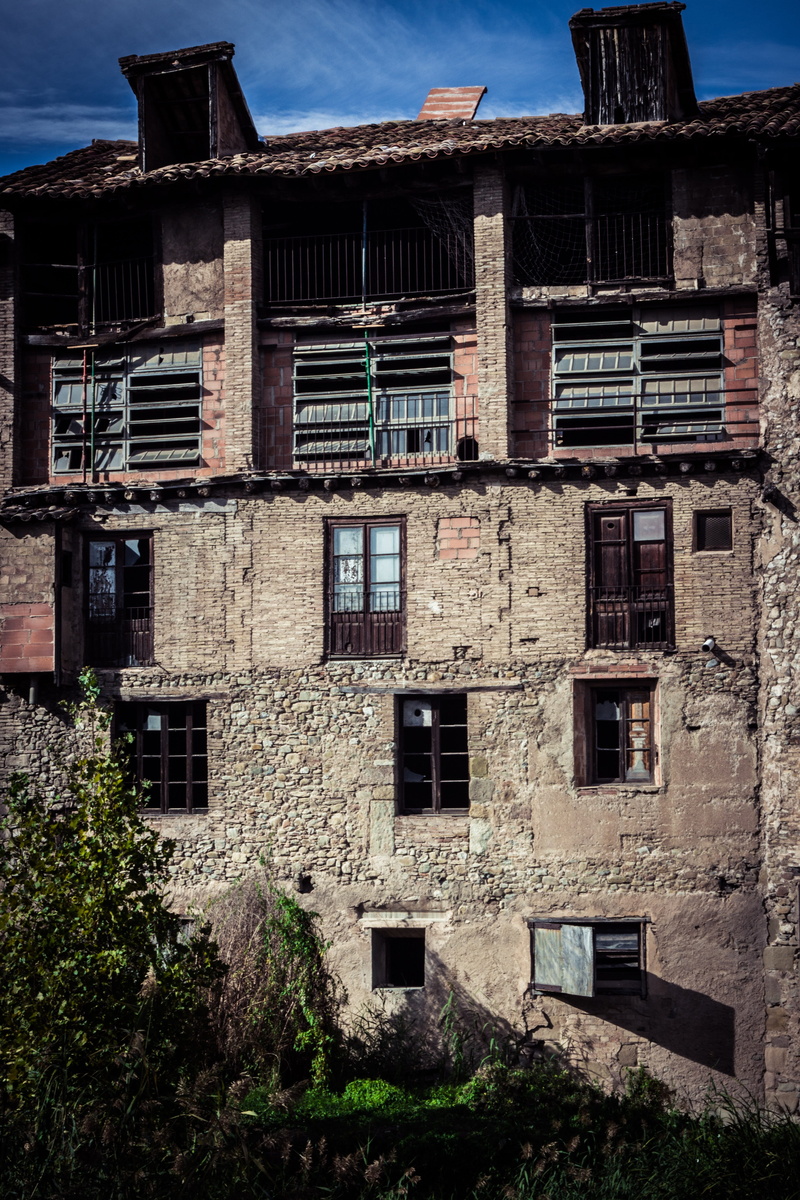 building, catalunya, ruined, low angle view, house, sky, abandoned, residential district, apartment, damaged, built structure, building exterior, 4K, run-down