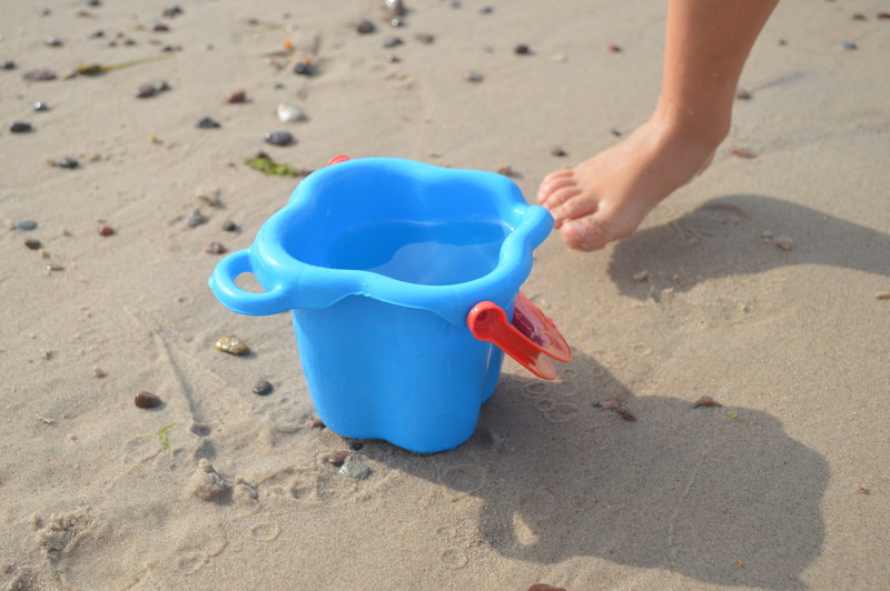 summer, day, water, childhood, beach, play, foot, offspring, land, blue, outdoors, 4K, holiday, bucket, sand, focus on foreground, sea, plastic, one person