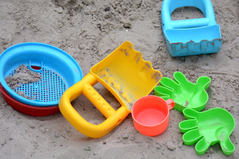 sand pail and shovel, no people, toy, watering can, childhood, blue, land, Holiday, 5K, shovel, Beach, nature, yellow, plastic, still life, sieve, Colors